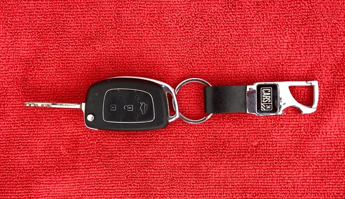 2016 Hyundai Xcent S AT 1.2, Petrol, Automatic, 42,241 km, Key Close Up