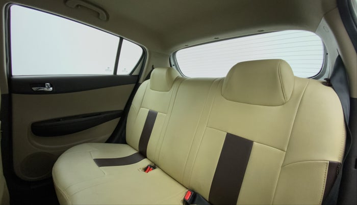 2010 Hyundai i20 MAGNA O 1.2, Petrol, Manual, 44,175 km, Right Side Rear Door Cabin