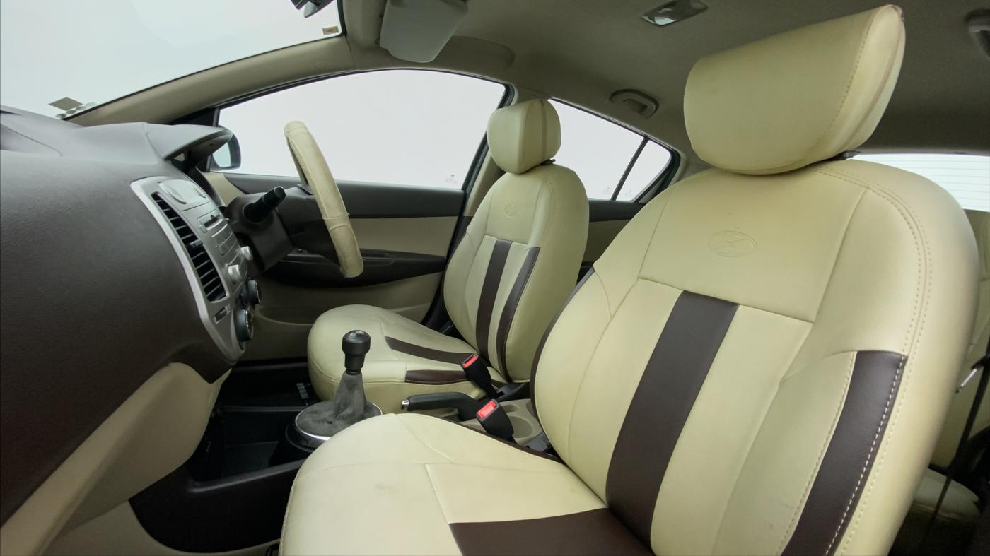 2010 Hyundai i20 MAGNA O 1.2, Petrol, Manual, 44,175 km, Right Side Front Door Cabin