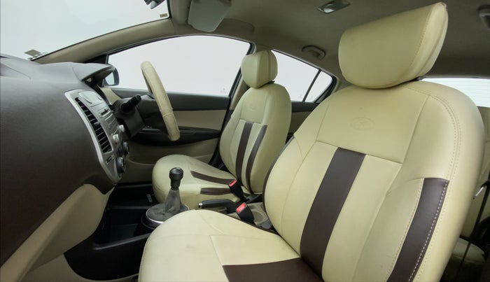 2010 Hyundai i20 MAGNA O 1.2, Petrol, Manual, 44,175 km, Right Side Front Door Cabin