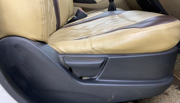 2018 Hyundai Eon ERA +, Petrol, Manual, 50,855 km, Driver Side Adjustment Panel