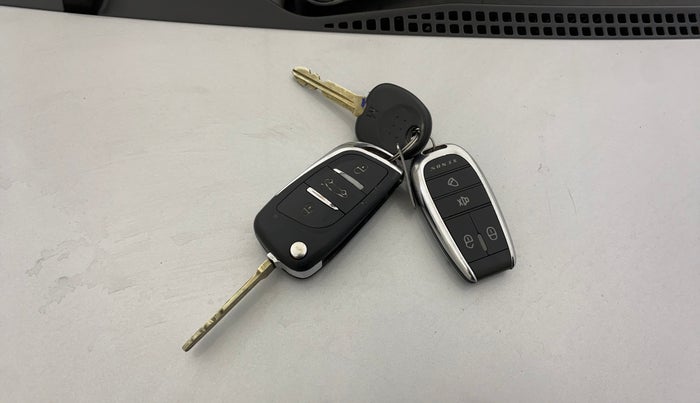 2018 Hyundai Eon ERA +, Petrol, Manual, 50,855 km, Key Close Up