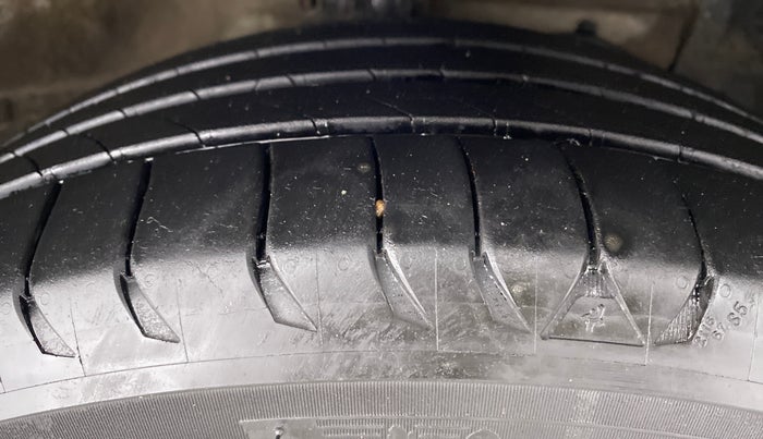 2021 Maruti Ciaz ALPHA 1.5 AT SHVS, Petrol, Automatic, 80,414 km, Right Front Tyre Tread