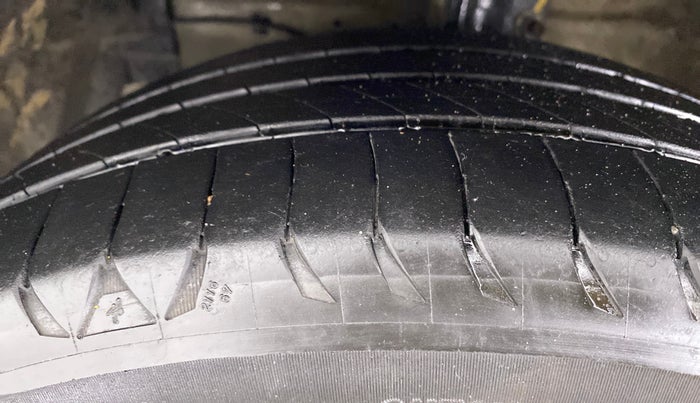 2021 Maruti Ciaz ALPHA 1.5 AT SHVS, Petrol, Automatic, 80,414 km, Left Front Tyre Tread