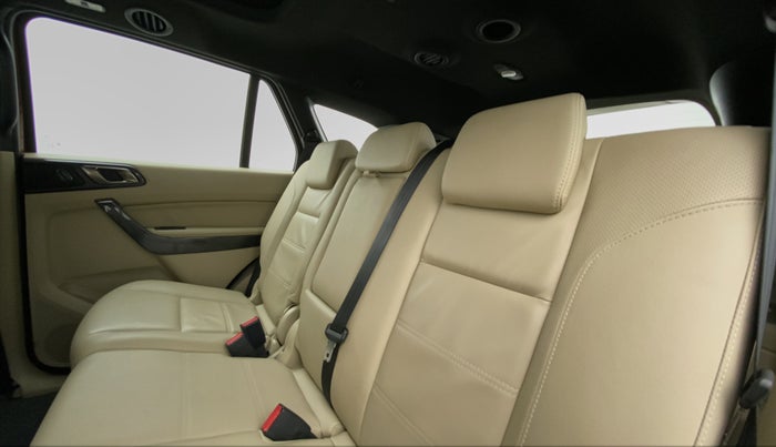 2018 Ford Endeavour 3.2l 4X4 AT Titanium, Diesel, Automatic, 34,004 km, Right Side Rear Door Cabin