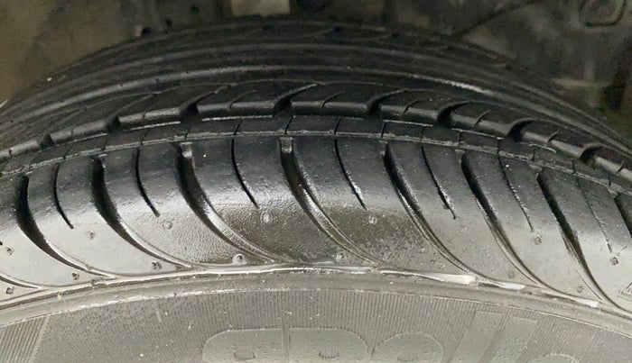 2012 Honda Brio S MT, Petrol, Manual, 78,175 km, Right Front Tyre Tread