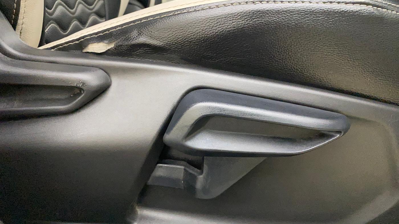 2022 Tata Tiago XZ PLUS PETROL, Petrol, Manual, 61,990 km, Driver Side Adjustment Panel