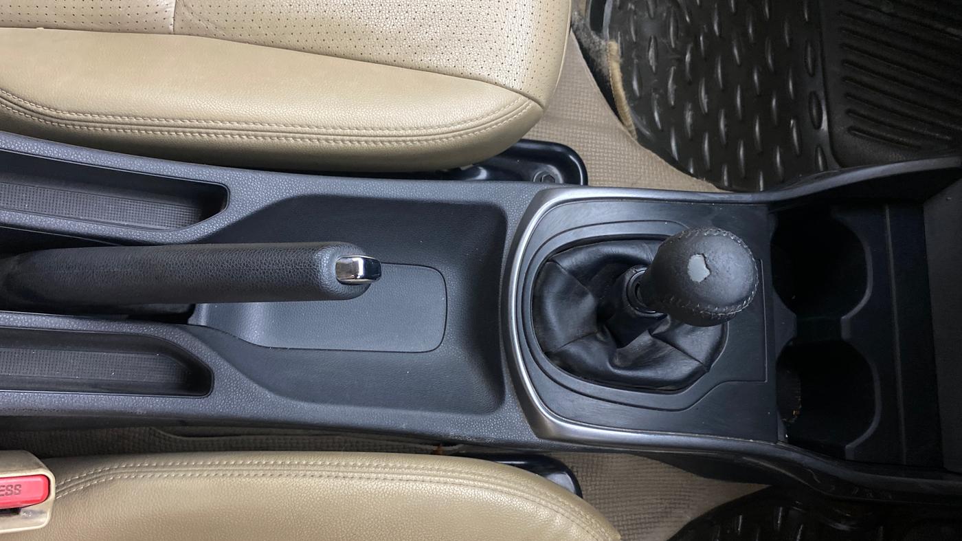 2014 Honda City 1.5L I-DTEC VX, Diesel, Manual, 1,10,754 km, Gear Lever