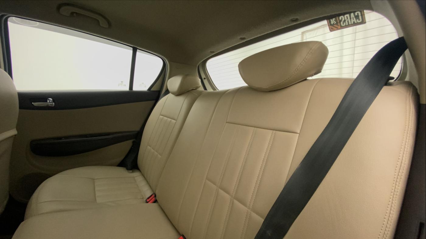 2011 Hyundai i20 ASTA 1.2, Petrol, Manual, 1,24,075 km, Right Side Rear Door Cabin