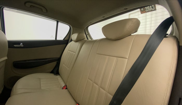 2011 Hyundai i20 ASTA 1.2, Petrol, Manual, 1,24,075 km, Right Side Rear Door Cabin