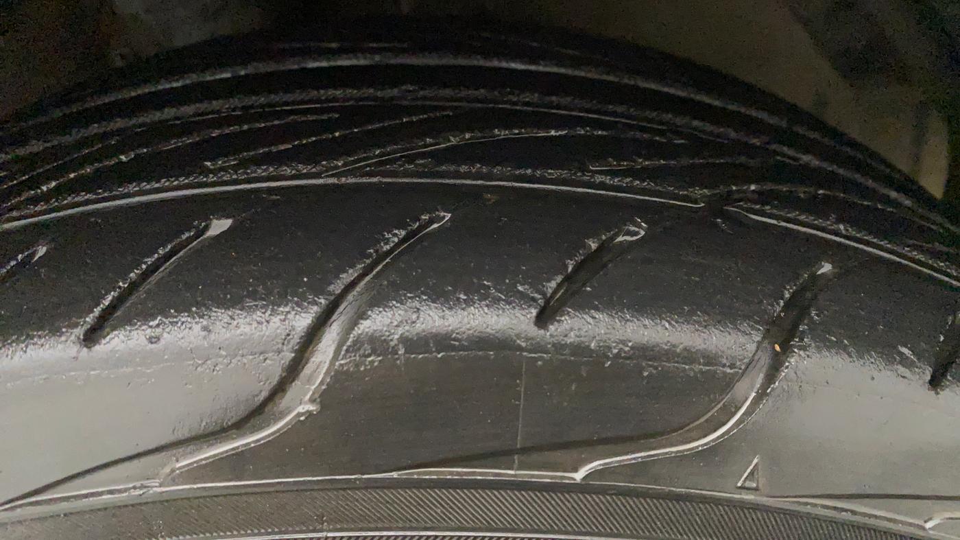 2011 Hyundai i20 ASTA 1.2, Petrol, Manual, 1,24,075 km, Left Front Tyre Tread