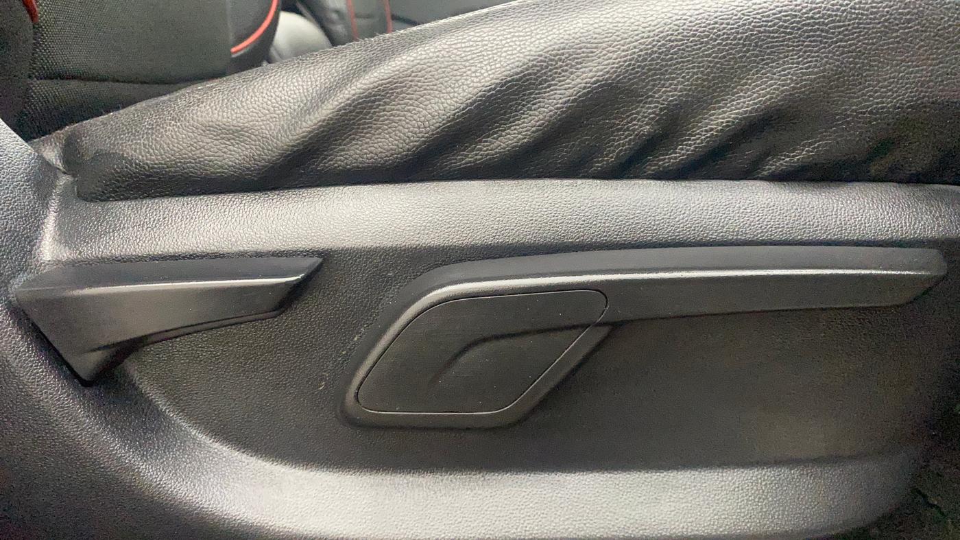 2018 Mahindra KUV 100 NXT K4+ P 6 STR, Petrol, Manual, 15,959 km, Driver Side Adjustment Panel