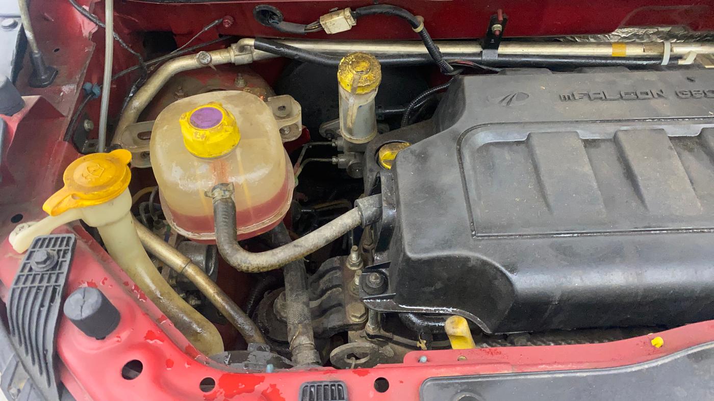 2018 Mahindra KUV 100 NXT K4+ P 6 STR, Petrol, Manual, 15,959 km, Engine View - Right