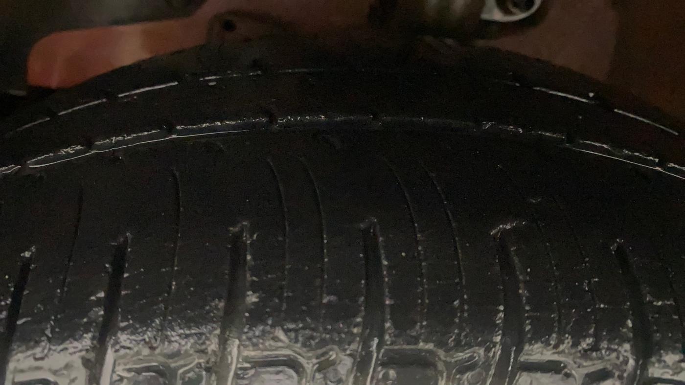 2018 Mahindra KUV 100 NXT K4+ P 6 STR, Petrol, Manual, 15,959 km, Left Front Tyre Tread