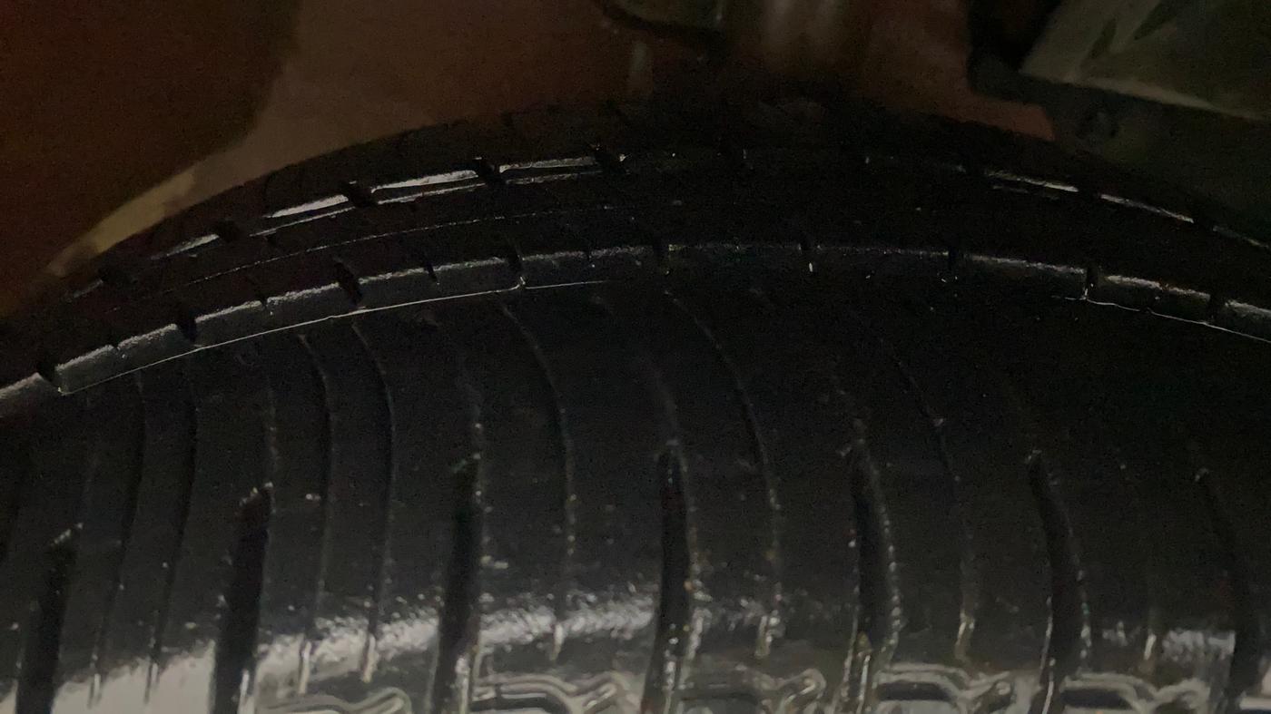 2018 Mahindra KUV 100 NXT K4+ P 6 STR, Petrol, Manual, 15,959 km, Right Front Tyre Tread