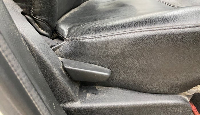 2017 Renault Duster 110 PS RXZ 4X4 MT DIESEL, Diesel, Manual, 48,607 km, Driver Side Adjustment Panel