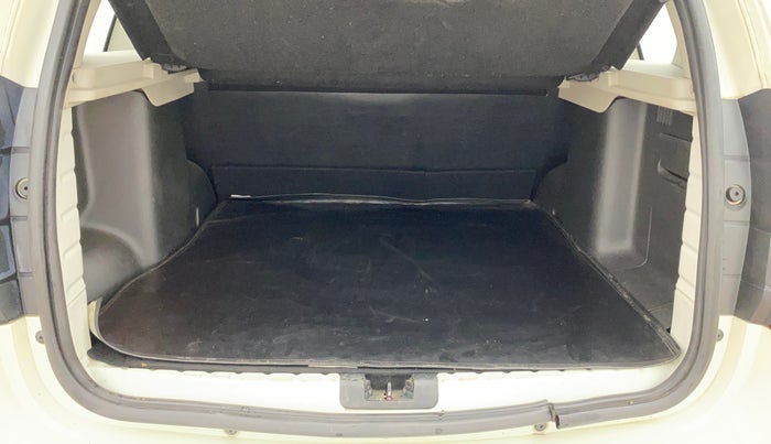 2017 Renault Duster 110 PS RXZ 4X4 MT DIESEL, Diesel, Manual, 48,607 km, Boot Inside