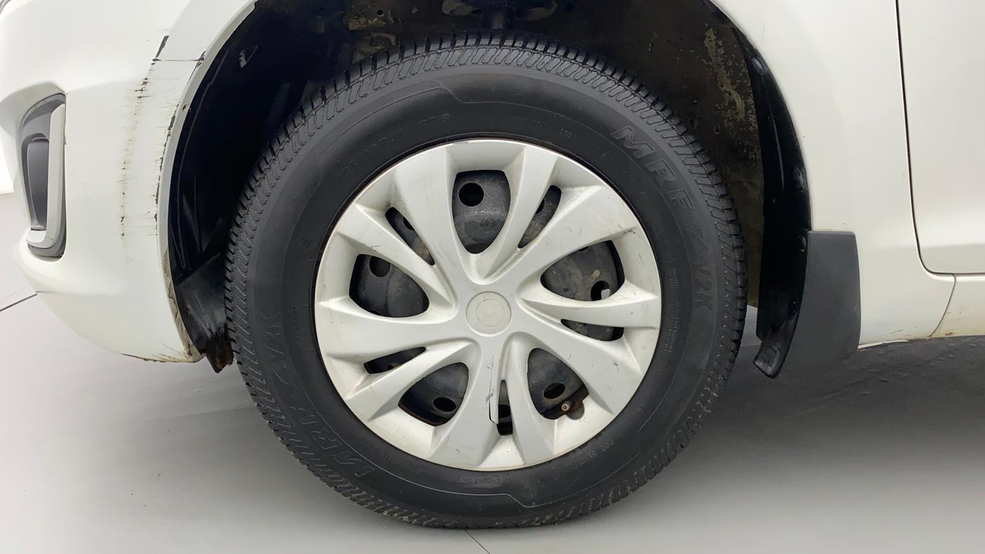 2015 Maruti Swift VXI, Petrol, Manual, 60,440 km, Left Front Wheel