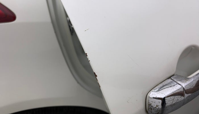 2015 Maruti Swift VXI, Petrol, Manual, 60,440 km, Right rear door - Slightly rusted