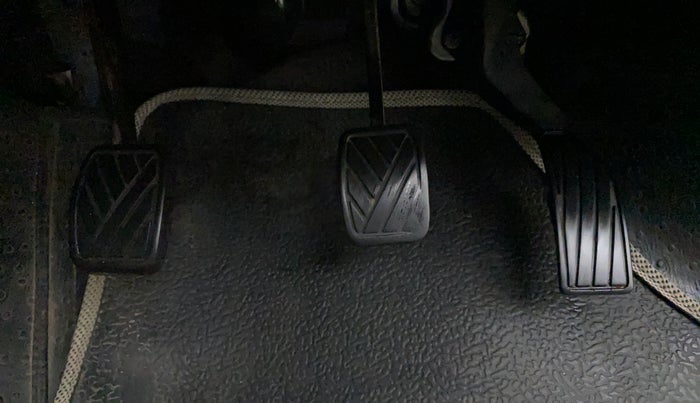 2015 Maruti Swift VXI, Petrol, Manual, 60,440 km, Pedals