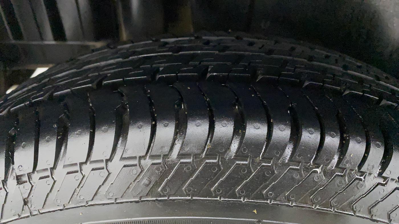 2015 Maruti Swift VXI, Petrol, Manual, 60,440 km, Right Rear Tyre Tread