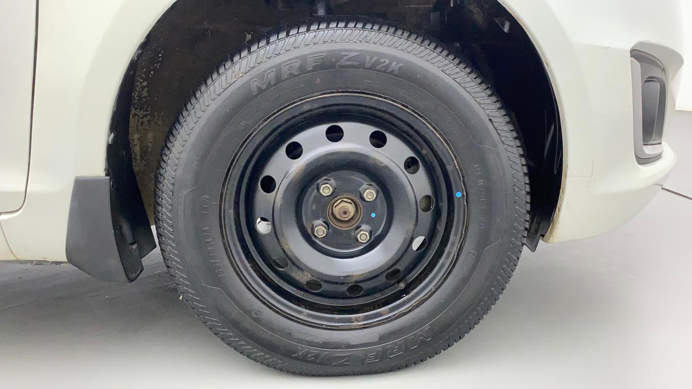 2015 Maruti Swift VXI, Petrol, Manual, 60,440 km, Right Front Wheel