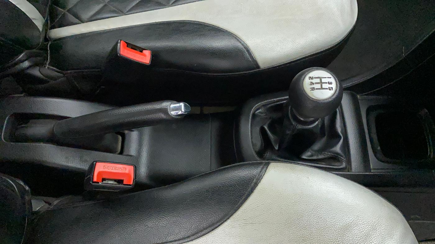 2015 Maruti Swift VXI, Petrol, Manual, 60,440 km, Gear Lever