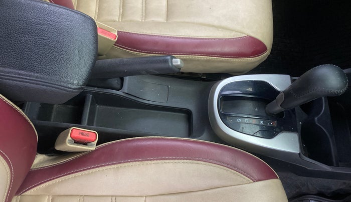 2017 Honda Jazz 1.2L I-VTEC V AT, Petrol, Automatic, 97,703 km, Gear Lever