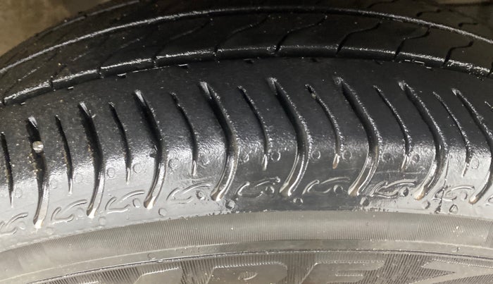 2017 Honda Jazz 1.2L I-VTEC V AT, Petrol, Automatic, 97,703 km, Right Front Tyre Tread