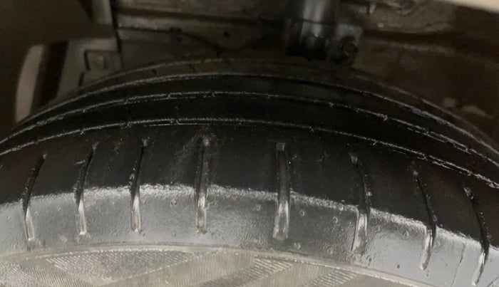 2020 Maruti Ciaz ALPHA 1.5 SHVS PETROL, Petrol, Manual, 88,454 km, Left Front Tyre Tread