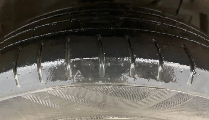 2020 Maruti Ciaz ALPHA 1.5 SHVS PETROL, Petrol, Manual, 88,454 km, Right Front Tyre Tread