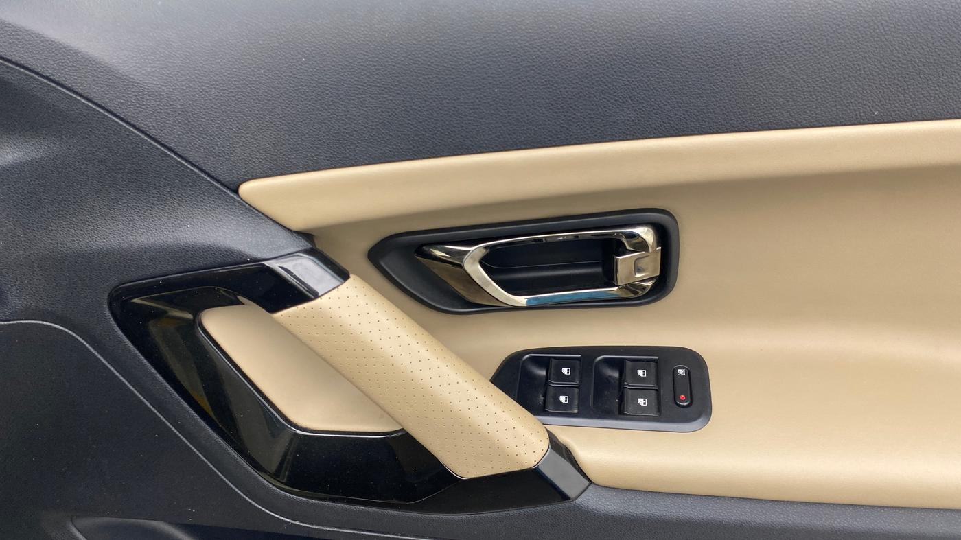 2022 Tata Harrier XZA PLUS 2.0L KAZIRANGA, Diesel, Automatic, 77,568 km, Driver Side Door Panels Control