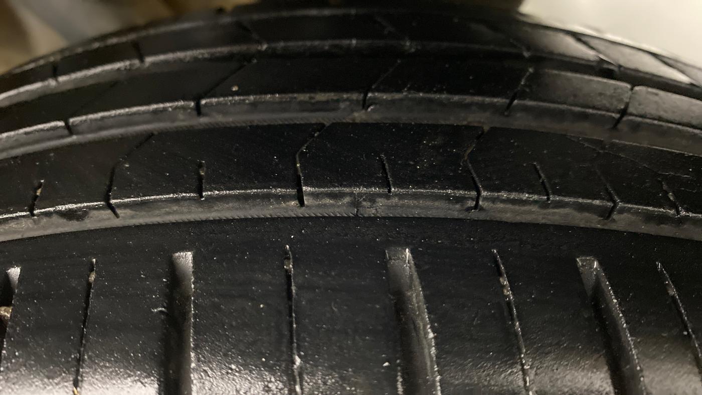2020 Maruti Swift ZXI + AMT, Petrol, Automatic, 24,417 km, Left Rear Tyre Tread