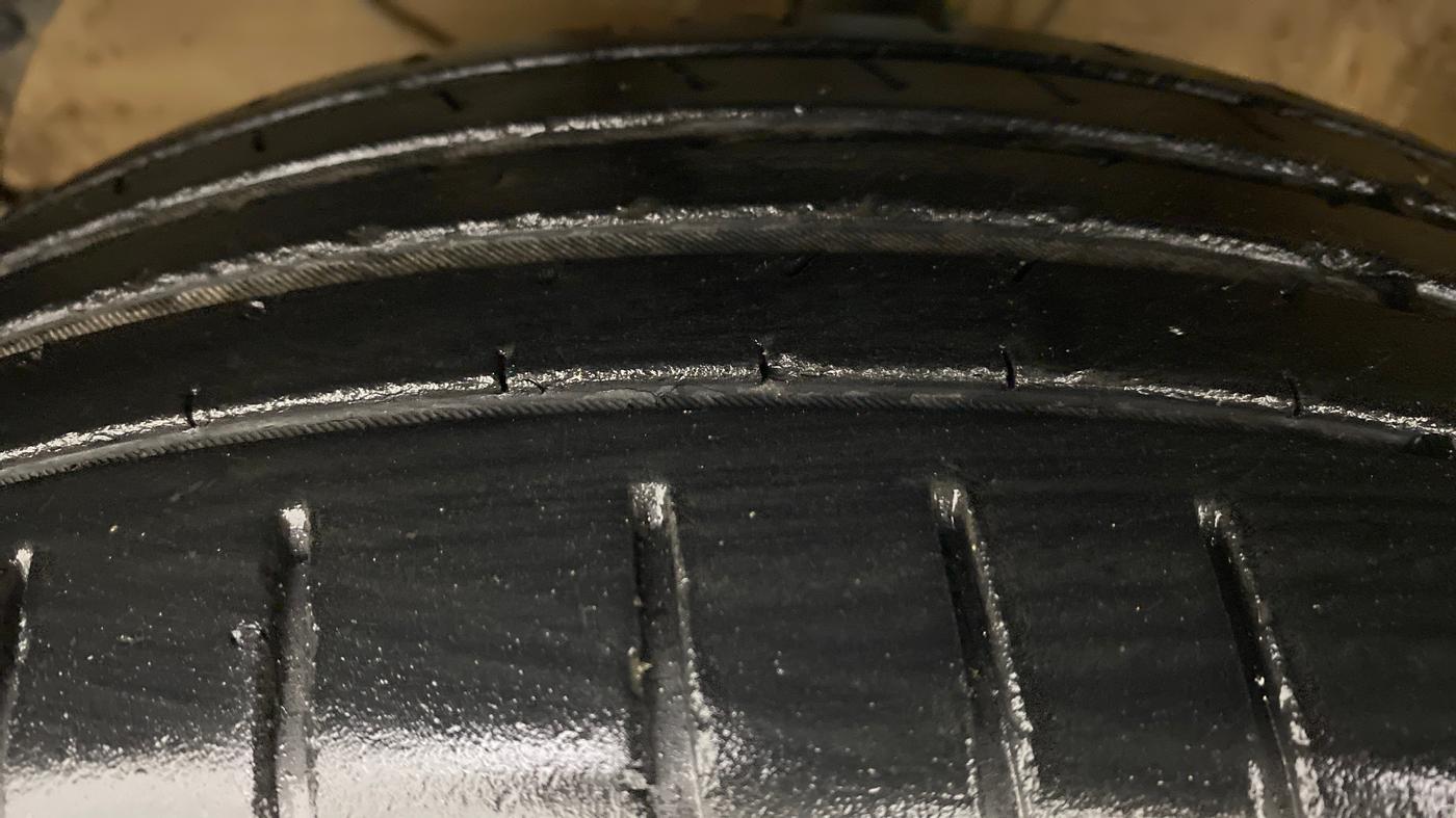 2020 Maruti Swift ZXI + AMT, Petrol, Automatic, 24,417 km, Left Front Tyre Tread