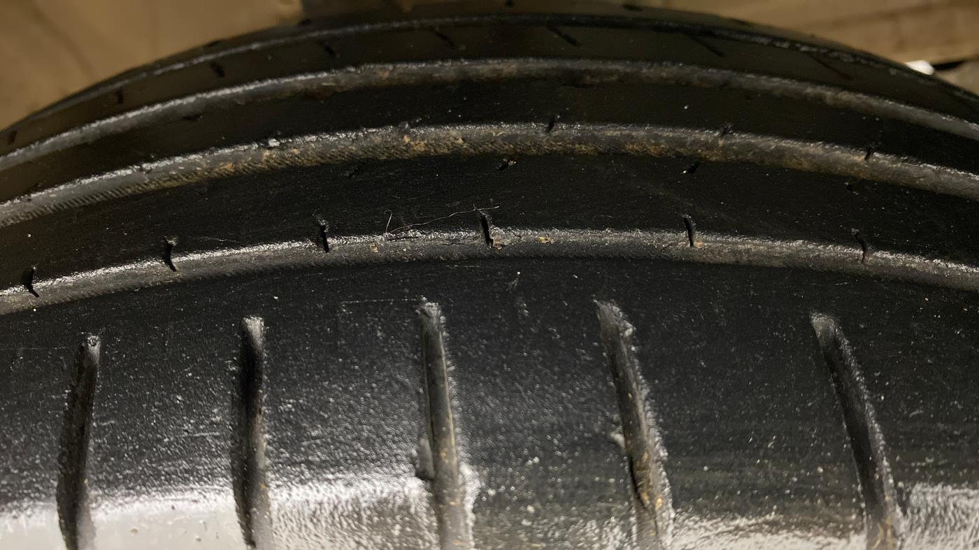 2020 Maruti Swift ZXI + AMT, Petrol, Automatic, 24,417 km, Right Front Tyre Tread