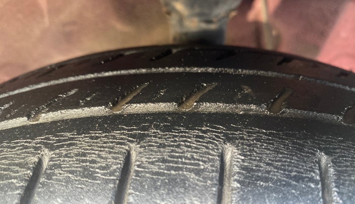 2016 Hyundai Eon ERA +, Petrol, Manual, 1,11,902 km, Right Front Tyre Tread