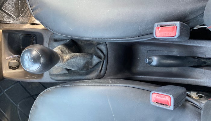 2016 Hyundai Eon ERA +, Petrol, Manual, 1,11,902 km, Gear Lever