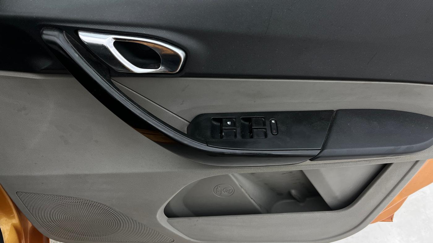 2018 Tata Tiago XZA PETROL, Petrol, Automatic, 57,504 km, Driver Side Door Panels Control