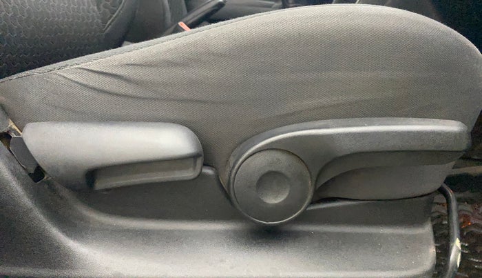 2020 Maruti Vitara Brezza ZXI, Petrol, Manual, 1,49,239 km, Driver Side Adjustment Panel