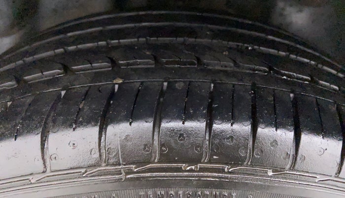 2018 Volkswagen Polo HIGH LINE PLUS 1.0, Petrol, Manual, 32,263 km, Right Front Tyre Tread