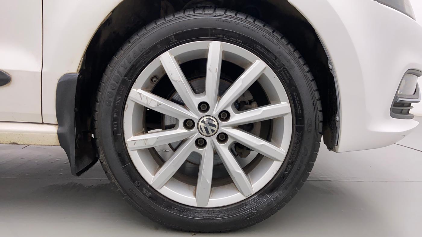 2018 Volkswagen Polo HIGH LINE PLUS 1.0, Petrol, Manual, 32,263 km, Right Front Wheel