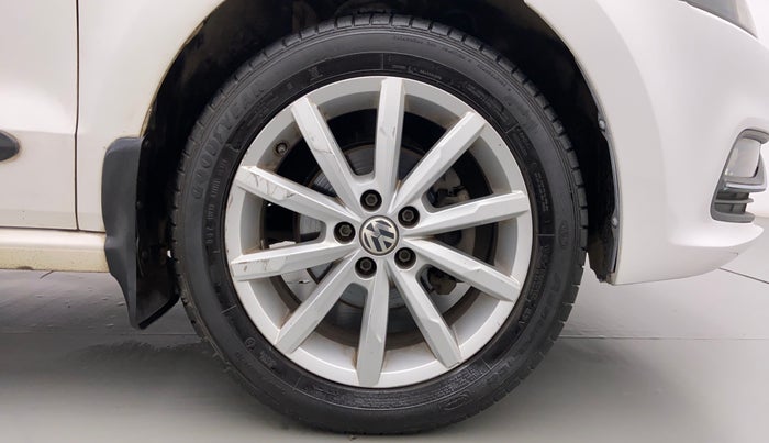 2018 Volkswagen Polo HIGH LINE PLUS 1.0, Petrol, Manual, 32,263 km, Right Front Wheel