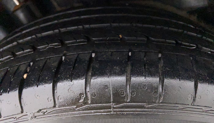 2018 Volkswagen Polo HIGH LINE PLUS 1.0, Petrol, Manual, 32,263 km, Left Front Tyre Tread