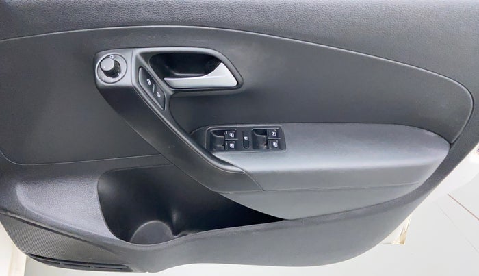 2018 Volkswagen Polo HIGH LINE PLUS 1.0, Petrol, Manual, 32,263 km, Driver Side Door Panels Control