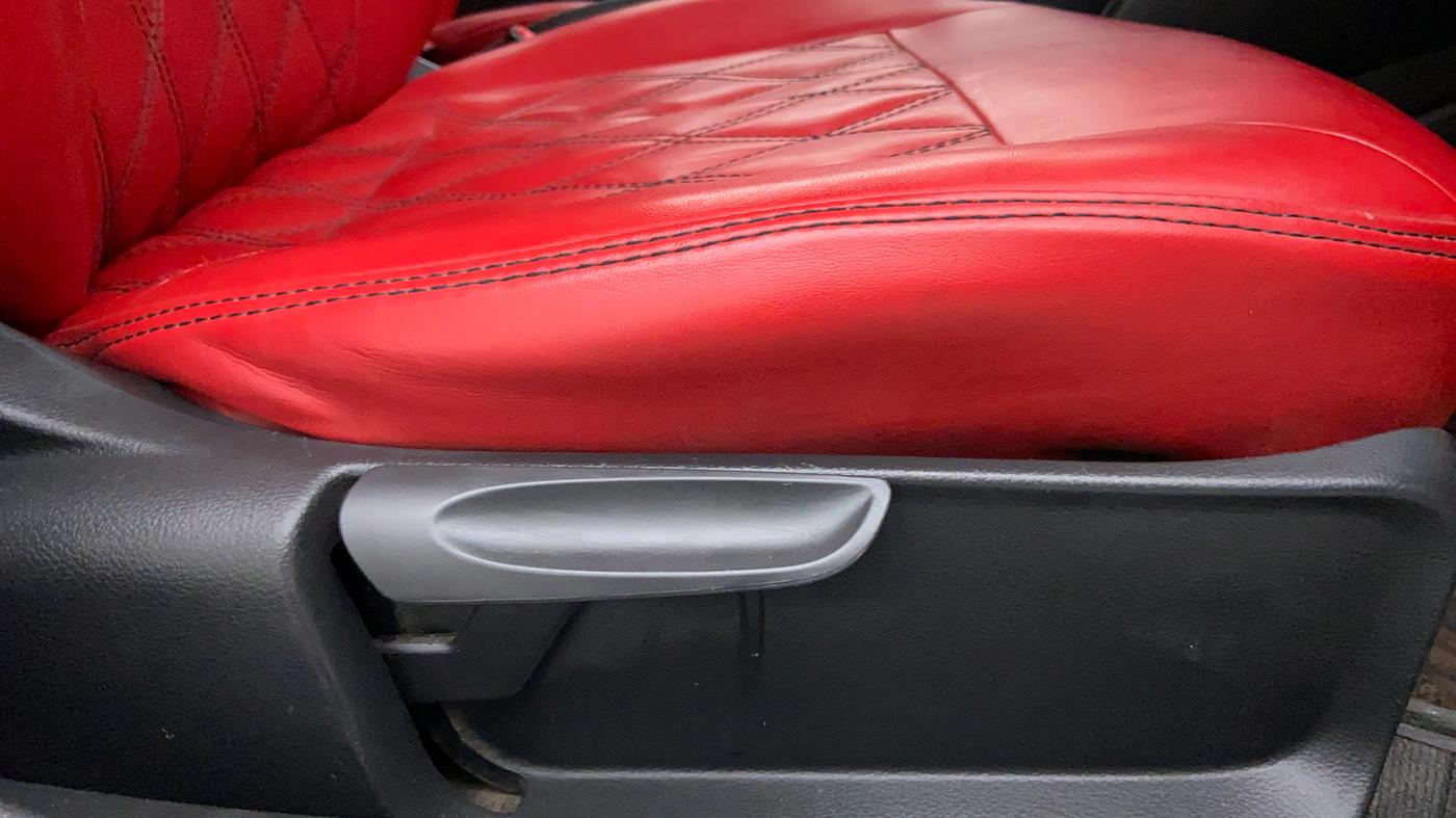 2018 Volkswagen Polo HIGH LINE PLUS 1.0, Petrol, Manual, 32,263 km, Driver Side Adjustment Panel