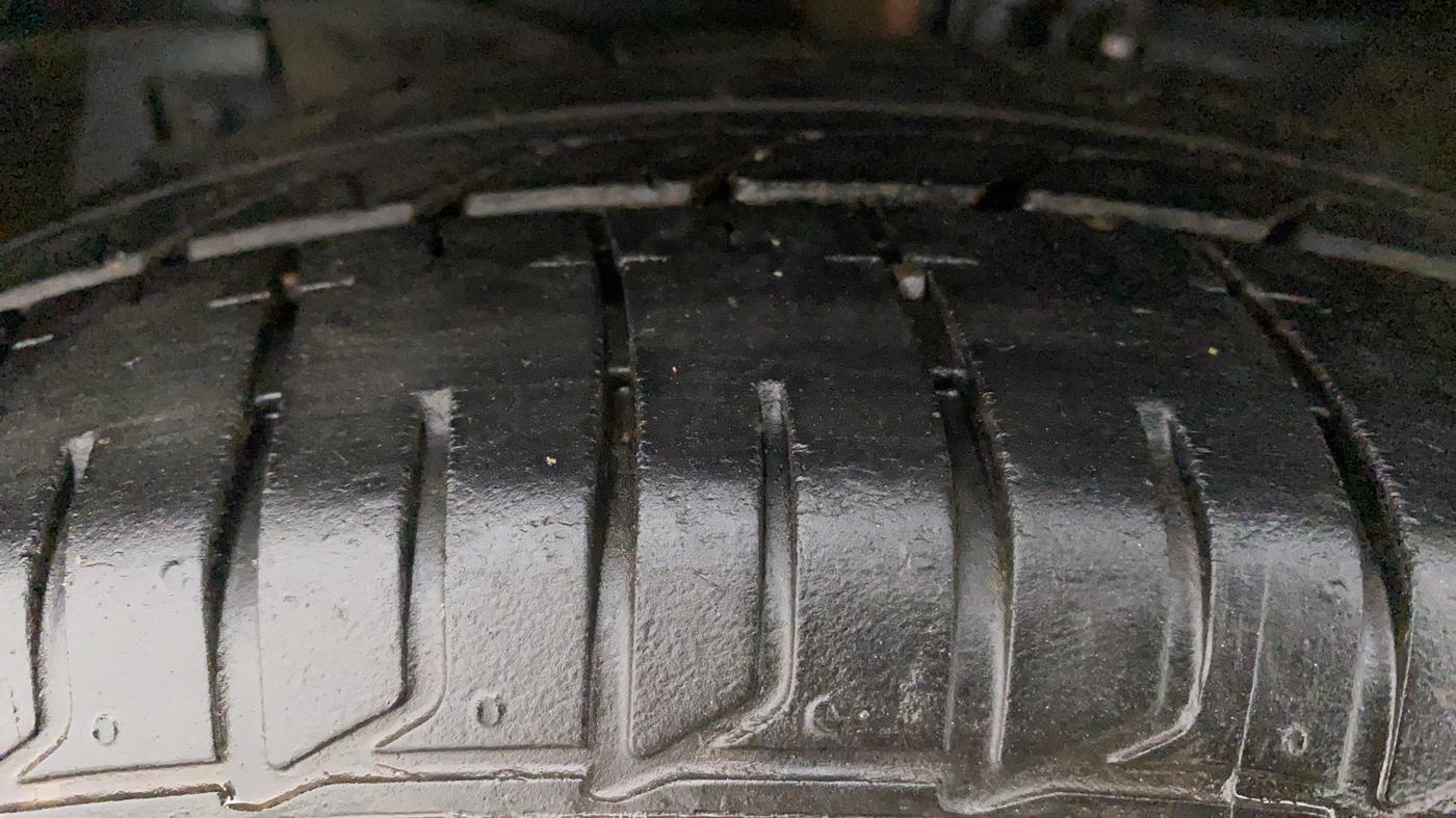 2014 Maruti Swift Dzire ZXI, Petrol, Manual, 88,871 km, Left Front Tyre Tread