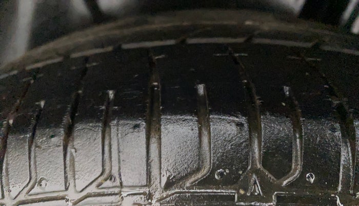 2014 Maruti Swift Dzire ZXI, Petrol, Manual, 88,871 km, Left Rear Tyre Tread
