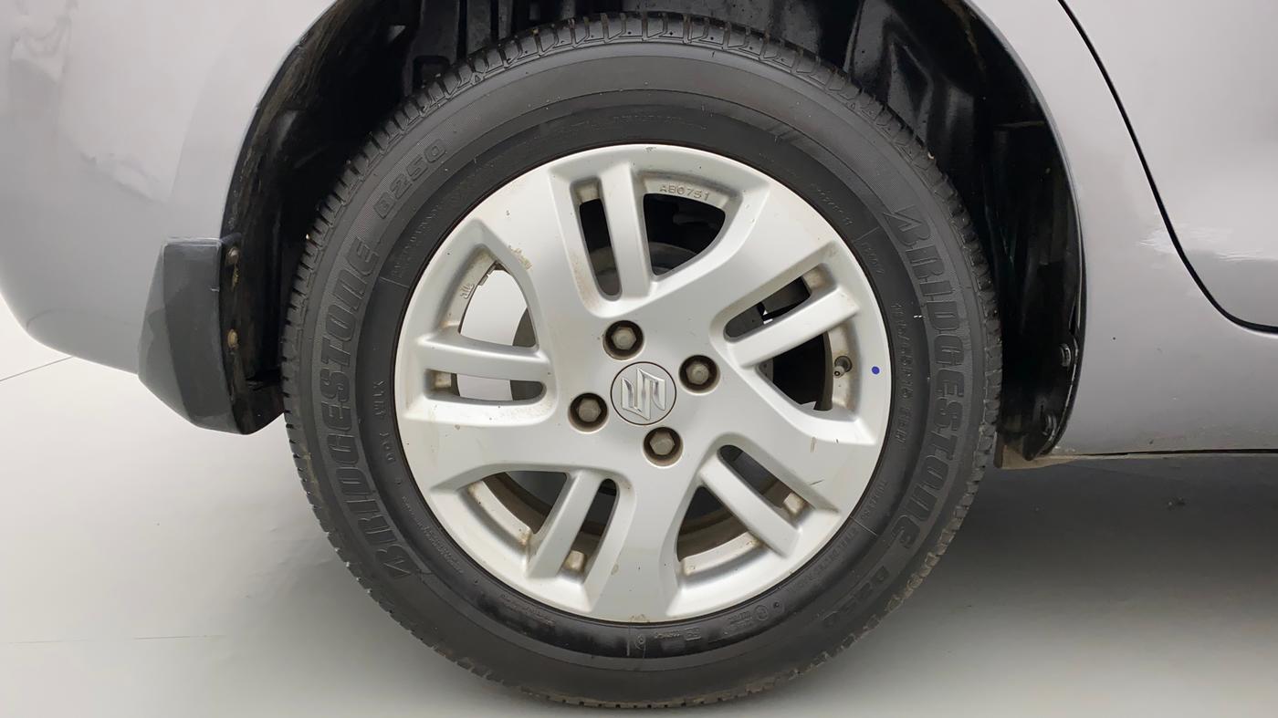 2014 Maruti Swift Dzire ZXI, Petrol, Manual, 88,871 km, Right Rear Wheel