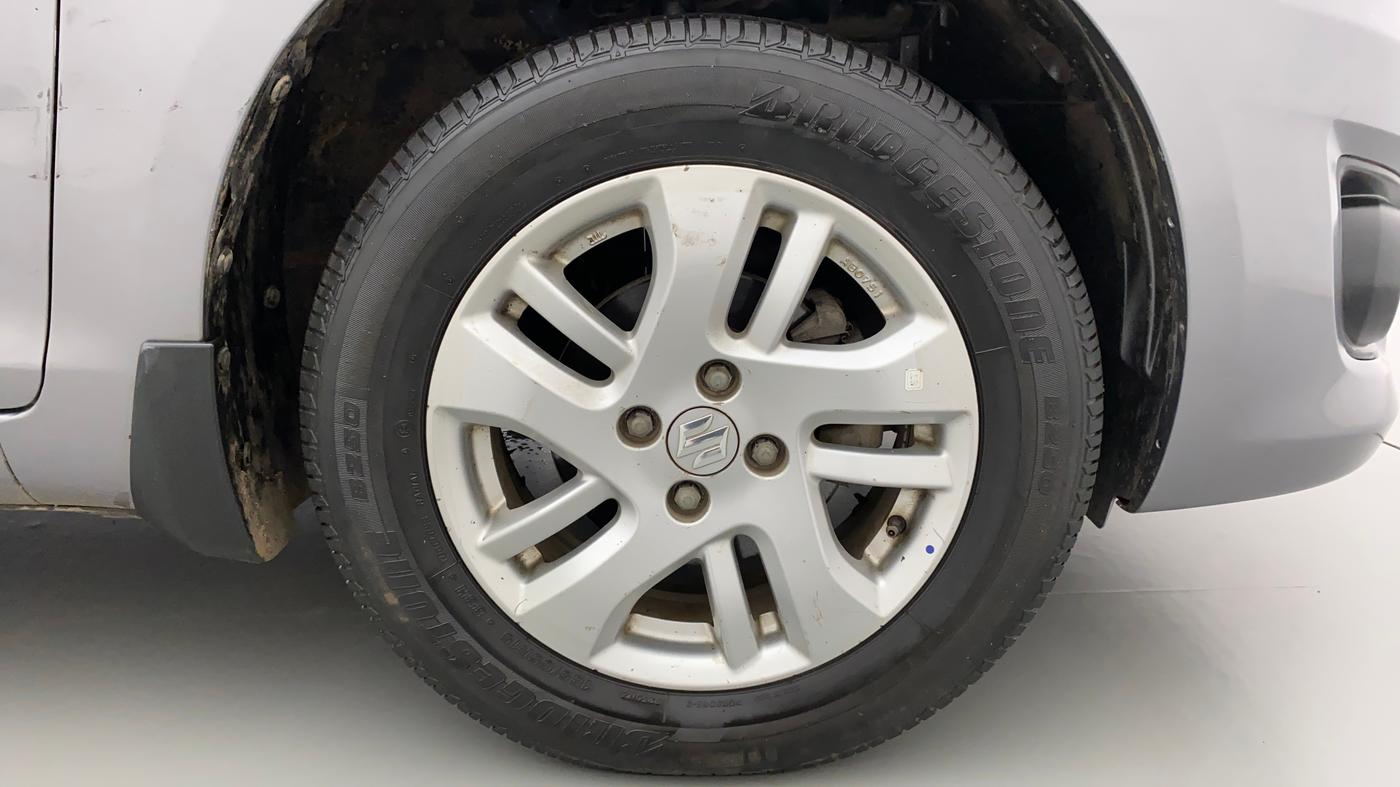 2014 Maruti Swift Dzire ZXI, Petrol, Manual, 88,871 km, Right Front Wheel
