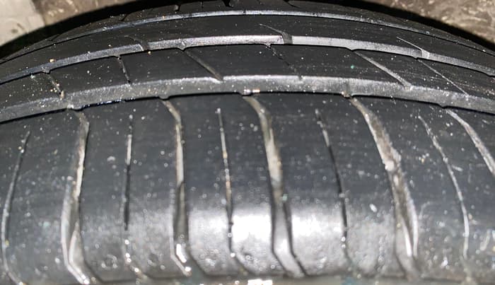 2017 Maruti Ertiga VXI, Petrol, Manual, 52,348 km, Left Front Tyre Tread